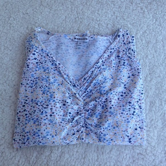 Woman's Top - Picture 8 of 10